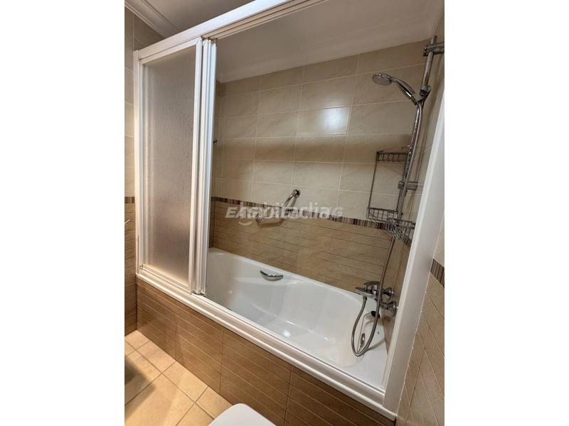 Foto cb8d2c7f-f545-4b6b-9a4d-868e17705139. Lloguer pis a Centro-San Felipe-Huerta Fava Línea de la Concepción (La)