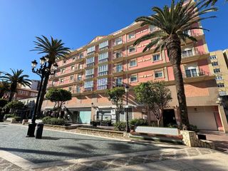 Rent Flat  Calle carboneros. Gran piso de lujo en plaza paseo fariñas  3 habitaciones 2.5 bañ