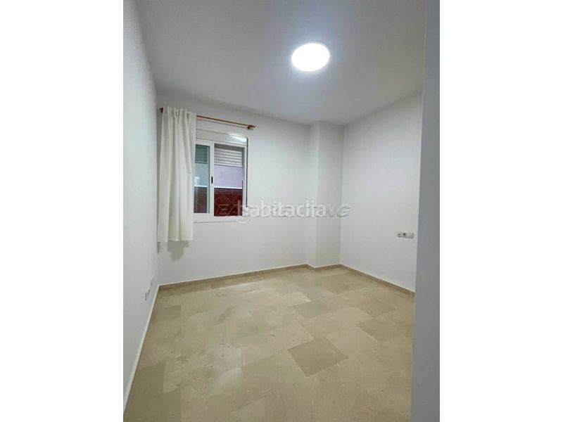 Foto b8d1cf3c-034e-4d7f-a5f3-dae5229c844d. Pis amb aparcament a Santa Bárbara-Ciudad Deportiva Línea de la Concepción (La)