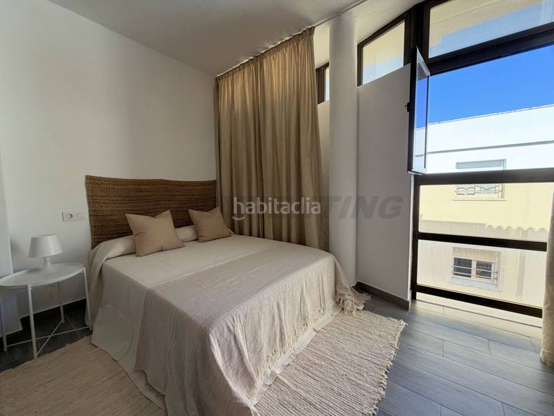 Foto 1550838a-4279-4e14-b8d8-364fdced4661. Lloguer loft a Centro-San Felipe-Huerta Fava Línea de la Concepción (La)