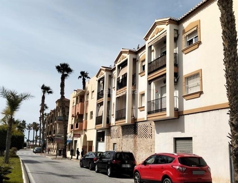 Foto bb553d9e-3174-4d50-8d7e-472a09152677. Aparcament cotxe a calle enrique pareja 10 a Centro Salobreña