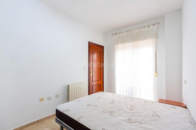 Foto b7d81ead-2de4-4de7-826c-cc06cb67d068. Piso en calle caniche 1 piso en Maracena