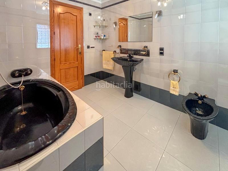 Foto b3d3c77c-bbd7-473e-94c2-f4c394fbd427. Haus mit parking in Atarfe