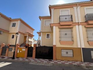 Casa  Calle pedro de mena 17. Ambroz casa pareada con patio