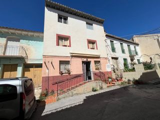 Maison  Calle morcillo 40. Casa con muchas posibilidades en buena zona