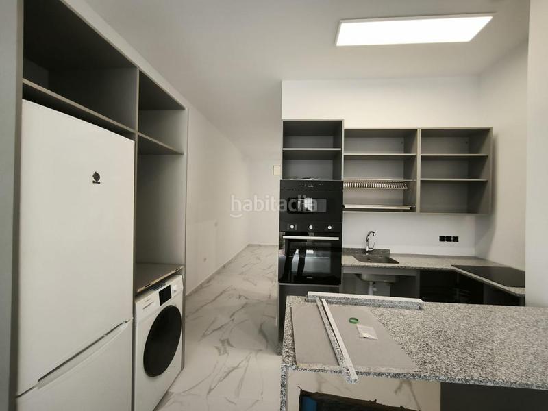 Foto 1e28d9bd-7ad2-4c5e-bdba-ad79656bb4fb. Alquiler planta baja apartamento moderno en alquiler con luz y agua incluidas en Benalmádena