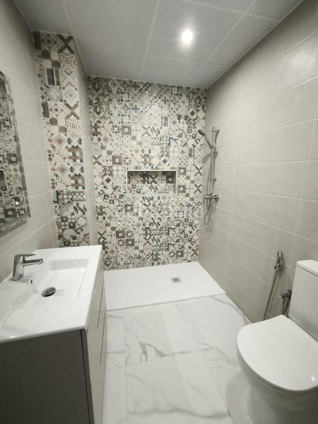 Foto 81046097-6ff8-45b6-9727-9729705ab626. Alquiler planta baja apartamento moderno en alquiler con luz y agua incluidas en Benalmádena