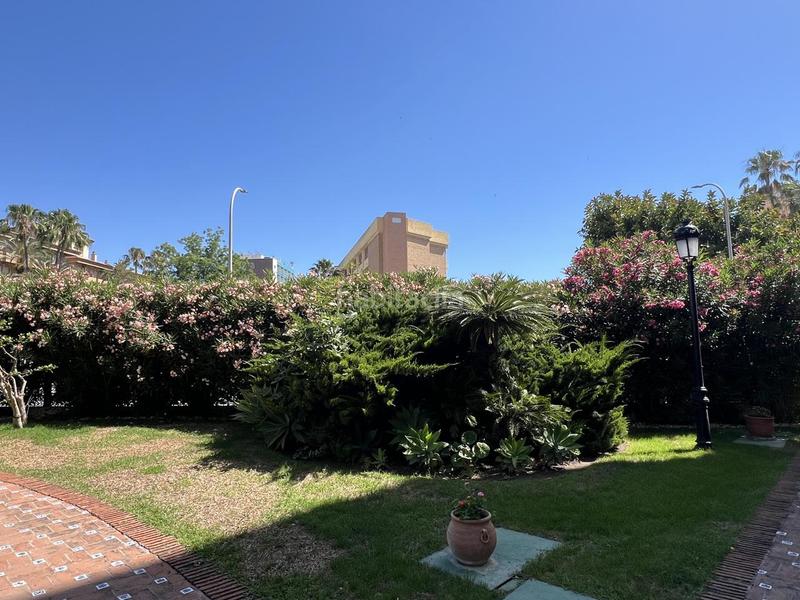 Foto d6f3f17b-90c7-4bf0-91e7-de291f1744c8. Location rez-de-chaussée avec parking piscine dans El Bajondillo Torremolinos