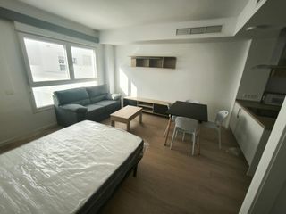 Affitto Monolocale in Vicenzo bellini 2. Precioso, estudio de diseño con garaje y trastero
