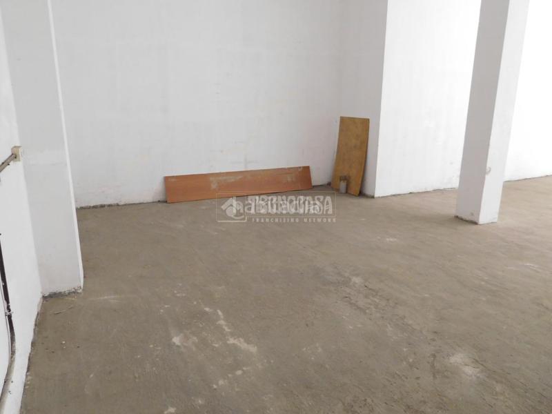 Foto 52ae2050-acd6-42c6-8fe1-85608fe97524. Local comercial a Avda. De los Ogíjares Armilla