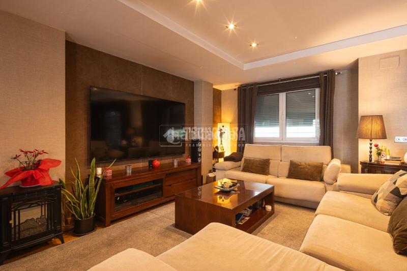 Foto b9f4bd8b-07e6-461b-bd17-3dd7075dee8d. Casa pareada casa en venta en San Miguel Armilla