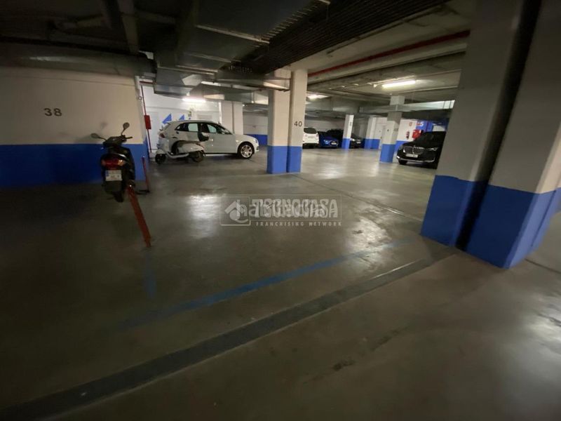 Foto b702cdd6-95f3-4c05-aae7-6457230d9e4c. Aparcament cotxe a Campus de la Salud Armilla