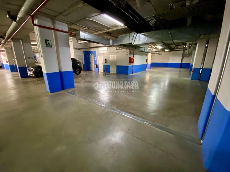 Foto f5ae2844-6731-45c0-a34c-694240b03e43. Aparcament cotxe a Campus de la Salud Armilla