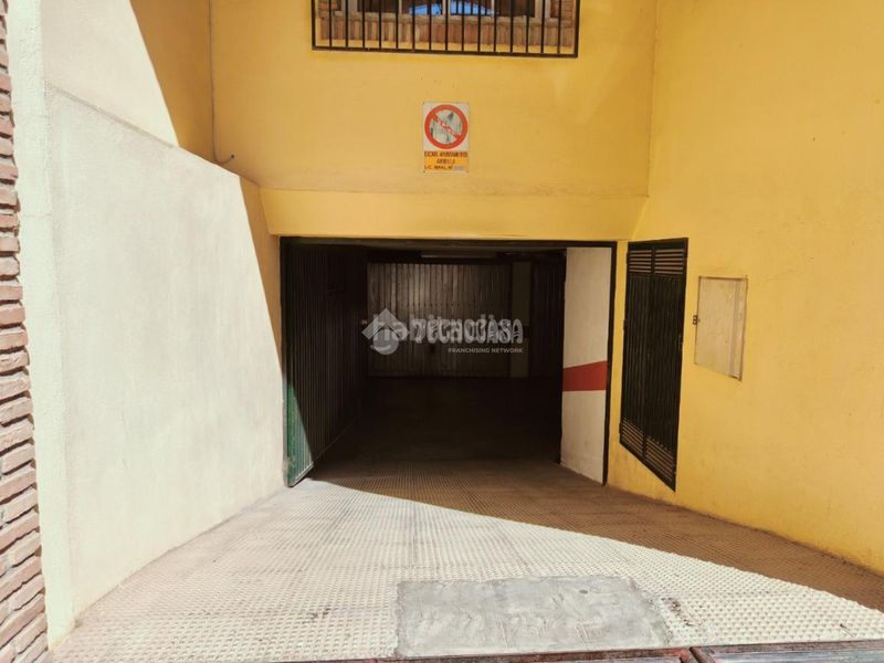 Foto c7f3b8be-5545-4a0c-88d2-fd8edf46e19a. Aparcament cotxe a San Antón Armilla