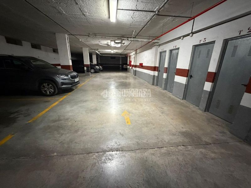 Foto f80dd8bd-1539-48c8-b1b9-4bdd32b5947e. Aparcament cotxe a San Miguel Armilla