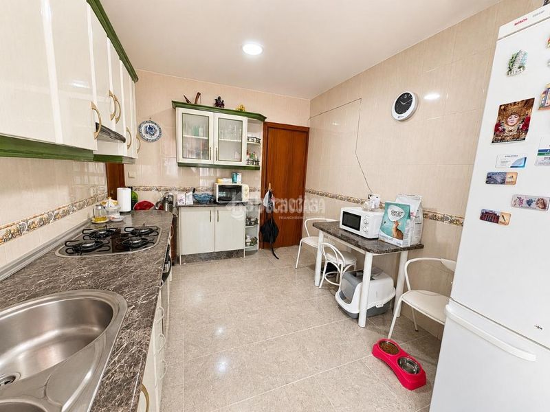 Foto 2ec60c9a-d019-42f2-b3b5-9ca15152a376. Casa amb aparcament a Avda. De los Ogíjares Armilla