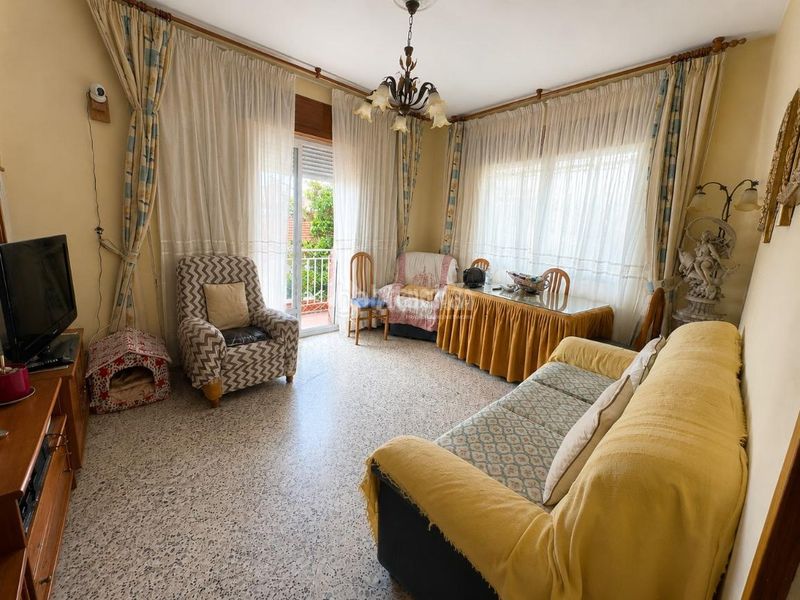 Foto c70dd1fd-d024-4414-b14e-8f210bb05489. Casa amb aparcament a Avda. De los Ogíjares Armilla
