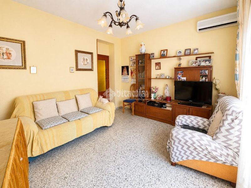 Foto fb15c717-648e-4b4b-86e6-43c9a7057cf4. Casa amb aparcament a Avda. De los Ogíjares Armilla