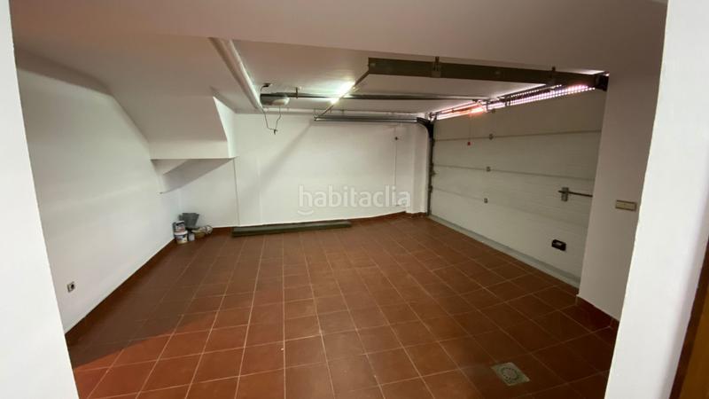 Foto 1f4f06cb-2d5f-4d11-801f-85debfe89097. Casa pareada en calle almiar 28 unifamiliar junto centro comercial serrallo en Granada