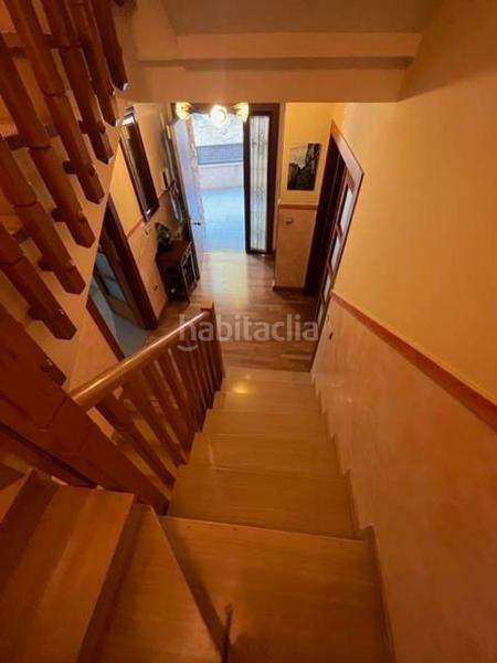 Foto 2b4a36b9-f3b2-4203-abf6-4cf8d5313593. Casa pareada en calle almiar 28 unifamiliar junto centro comercial serrallo en Granada