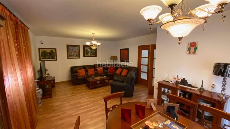 Foto 397b11d0-c28d-46d6-9c21-f402441a3e79. Casa pareada en calle almiar 28 unifamiliar junto centro comercial serrallo en Granada