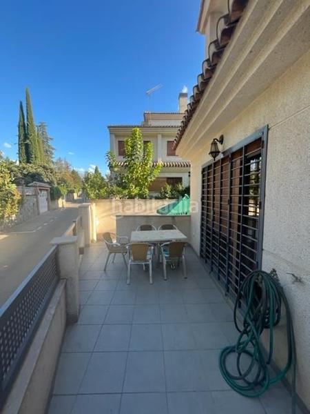 Foto 46aa1a3c-4546-42fb-a03a-744bebce55ad. Casa pareada en calle almiar 28 unifamiliar junto centro comercial serrallo en Granada
