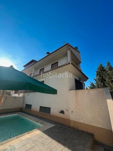 Foto 47268cdd-29b1-42b5-bd46-6a7d411ac0fa. Casa pareada en calle almiar 28 unifamiliar junto centro comercial serrallo en Granada