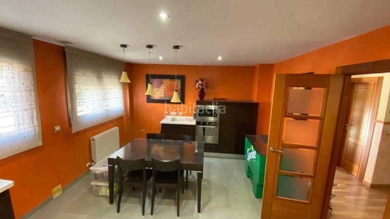 Foto 9fc613f6-e35a-4a71-8c40-3519a03f647d. Casa pareada en calle almiar 28 unifamiliar junto centro comercial serrallo en Granada