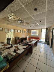 Rent Business premise en Calle rey abu said 1t. Oficina-local junto rotonda helicoptero camino de ronda