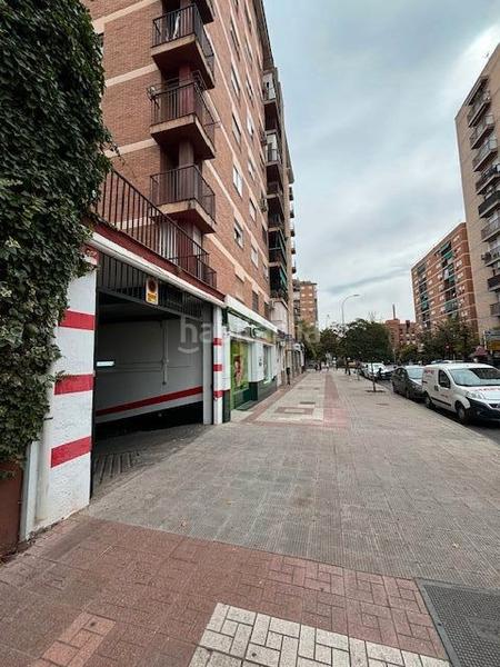 Foto 0433c111-f9de-4567-b59b-a6d2bb3ca7db. Aparcament cotxe a avenida pablo picasso 28 a Cervantes Granada