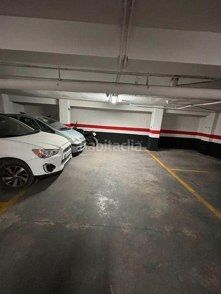 Foto fd285ff8-af35-47ac-9e21-6431cdbf27aa. Aparcament cotxe a avenida pablo picasso 28 a Cervantes Granada