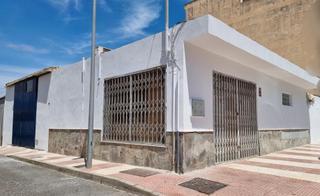 Local Comercial en Carretera Mojonera - Cortijos de Marín