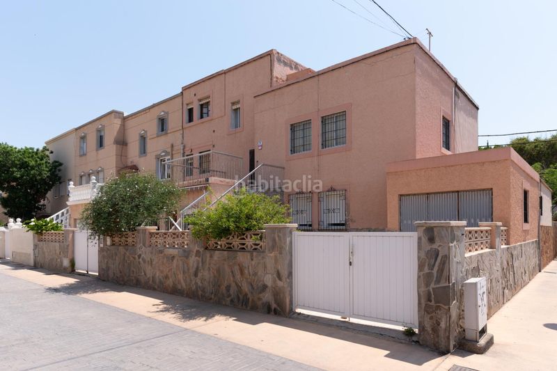 Foto 5c0793aa-682a-4434-bdb1-3375d60aabdc. Casa adossada a Ciudad Jardín - Tagarete - El Zapillo Almería