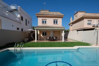 Xalet  Avenida de camarón. ¡¡magnífico chalet en primera línea de playa en chipiona!!