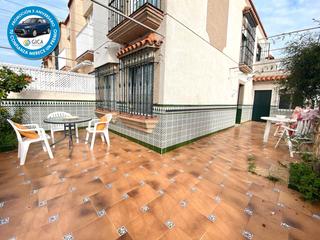 Casa aparellada  Calle sardina. estupendo adosado de tres dormitorios muy cerca del santuario