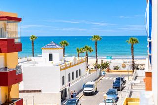 Flat  Calle ramón y cajal. ¡¡¡estupendo piso de tres dormitorios con vistas al mar!!!