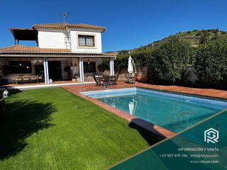 Xalet a Alcolea. Chalet en venta  en cordoba, encinares de alcolea, urbano, 4 dor