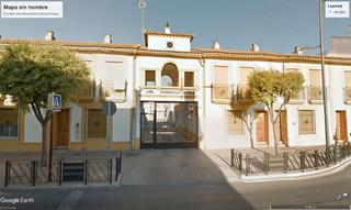 Aparcament cotxe a Avenida del marqués de la vega de armijo 64. Cochera cerrada  para vehículo al aire libre en patio de cochera