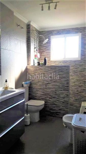 Foto 309ca6b1-8fdc-41b8-a7ca-778d6da1baca. Casa adossada amb aparcament a Algaba (La)