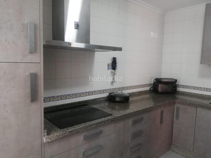 Foto a2d8e71f-c1bb-437b-afe5-1fb075352814. Casa adossada amb aparcament a Algaba (La)