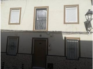 Maison jumelée à Calle alondra 33. Venta de vivienda en cantillana (sevilla) ubicada en calle alond