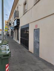 Local commercial à Avenida colón 14. Es un local ideal para montar su negocio al estar situado en una