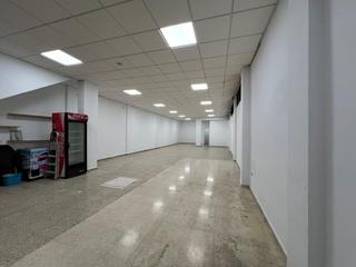 Lloguer Local Comercial  Calle matilde casanova. Local en alquiler reformado y diafano