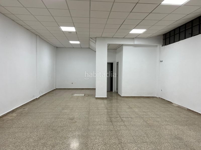 Foto dabfae62-c03b-45e3-aa98-9119d8de1a18. Location local commercial dans Algaba (La)