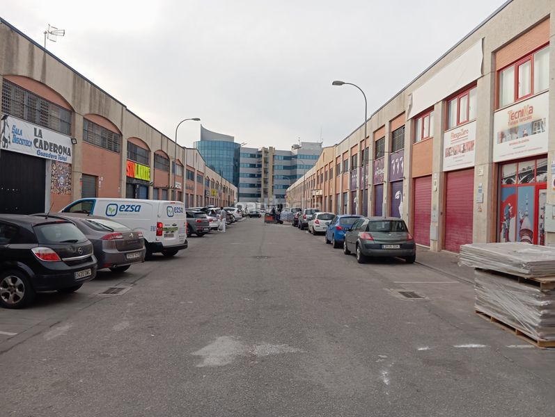 Foto b88153f1-6573-414f-a04f-c8eca455c19c. Transfer business premise in calle sociología 7 in Sevilla