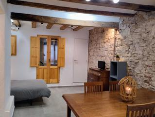Affitto Piccolo appartamento in Raval. Cozy modern loft with patio