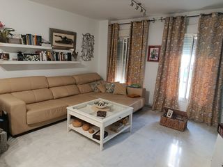 Miete Etagenwohnung  Calle josé díaz velázquez. Piso + garaje en alquiler en la algaba