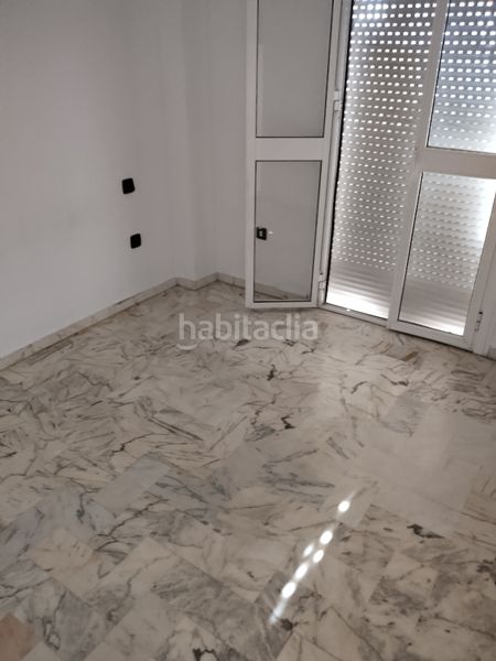 Foto 143fe46d-7838-4cfe-bdac-96df170927f6. Casa adossada amb aparcament a Algaba (La)