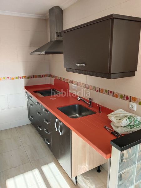 Foto 48181f03-0ff7-4bfe-aeda-5877aa323227. Casa adossada amb aparcament a Algaba (La)