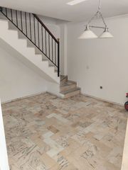 Casa adossada  Calle urano. Venta de casa en la algaba